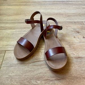 Maui Island brand strappy sandal size 8 brown